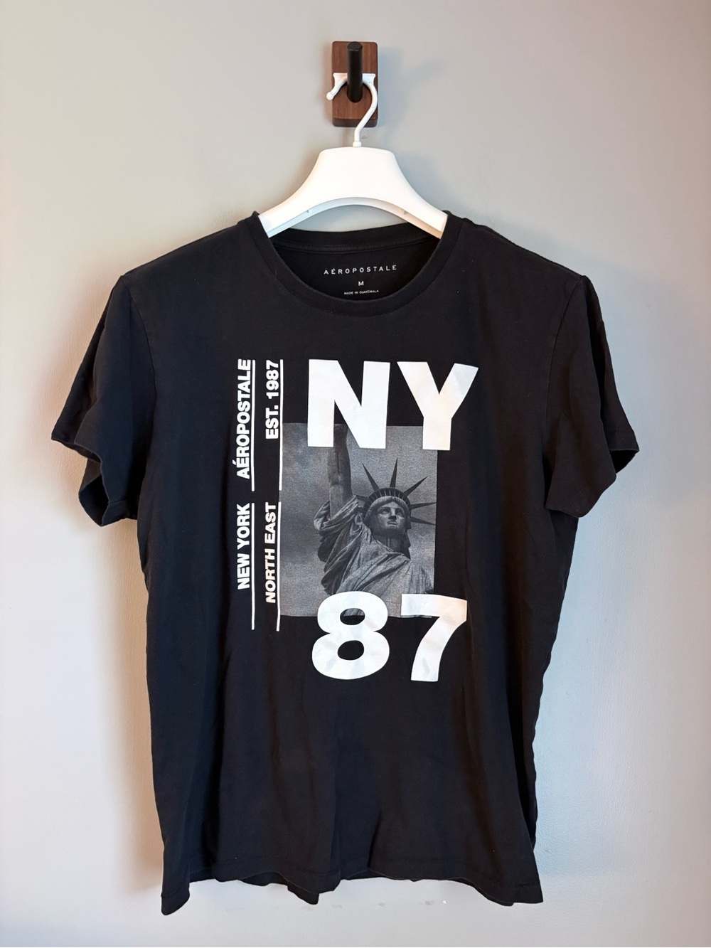 Aeropostale New York Statue of Liberty Graphic Tee Medium Black 100% Cotton